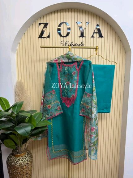 Aneeqa Hashmi  Inspired stitched 3 piece kamiz set