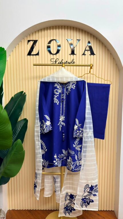 Pakistani Inspired Fully stitched 3 piece Kamiz set